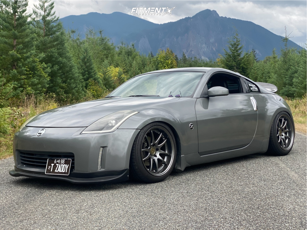 2003 Nissan 350Z Touring with 18x9.5 Aodhan Ds02 and Continental