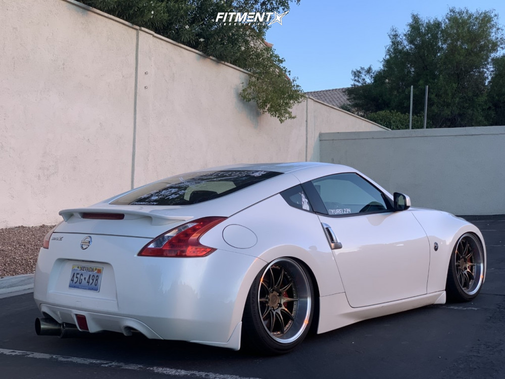 1932636-1-2014-370z-nissan-