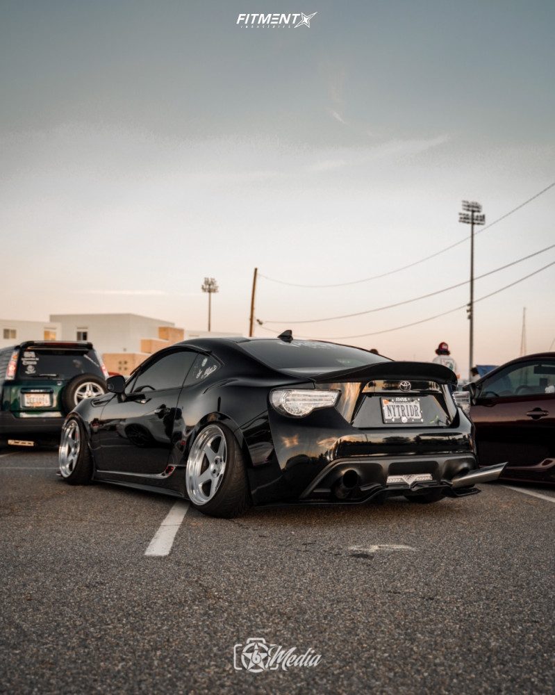 ◇SE様◇専用 2017 Toyota 86 with 18x9 35 Kansei Knp and 245/40R18 Ohtsu At4000