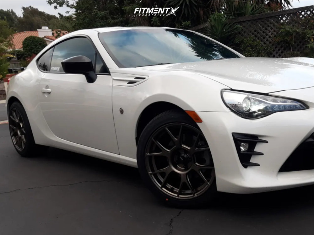 2194483-1-2017-86-toyota-