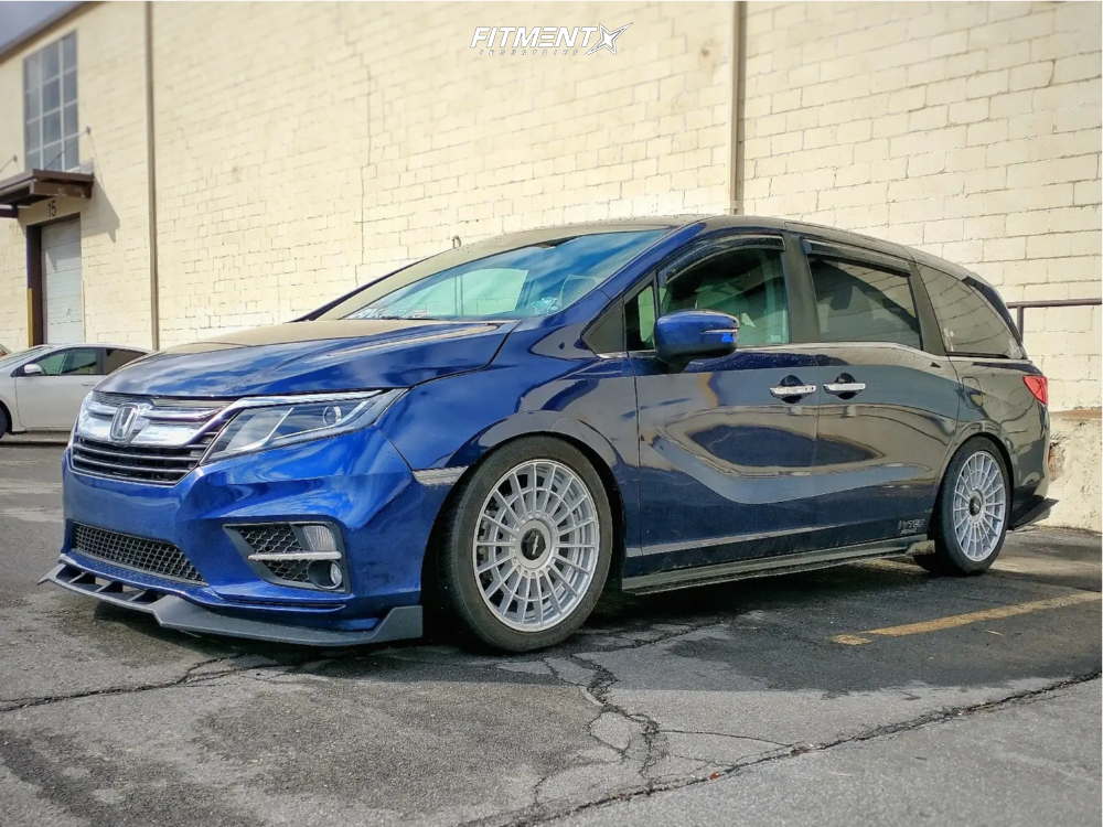 2019 Honda Odyssey EX-L with 20x8.5 Rotiform Las-r and Vercelli