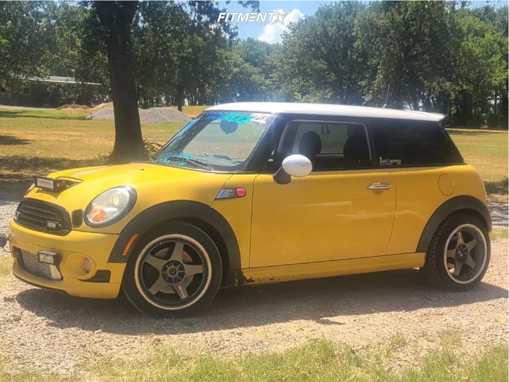 2008 Mini Cooper S with 17x7 XXR 962 and Vercelli 205x50 on Stock