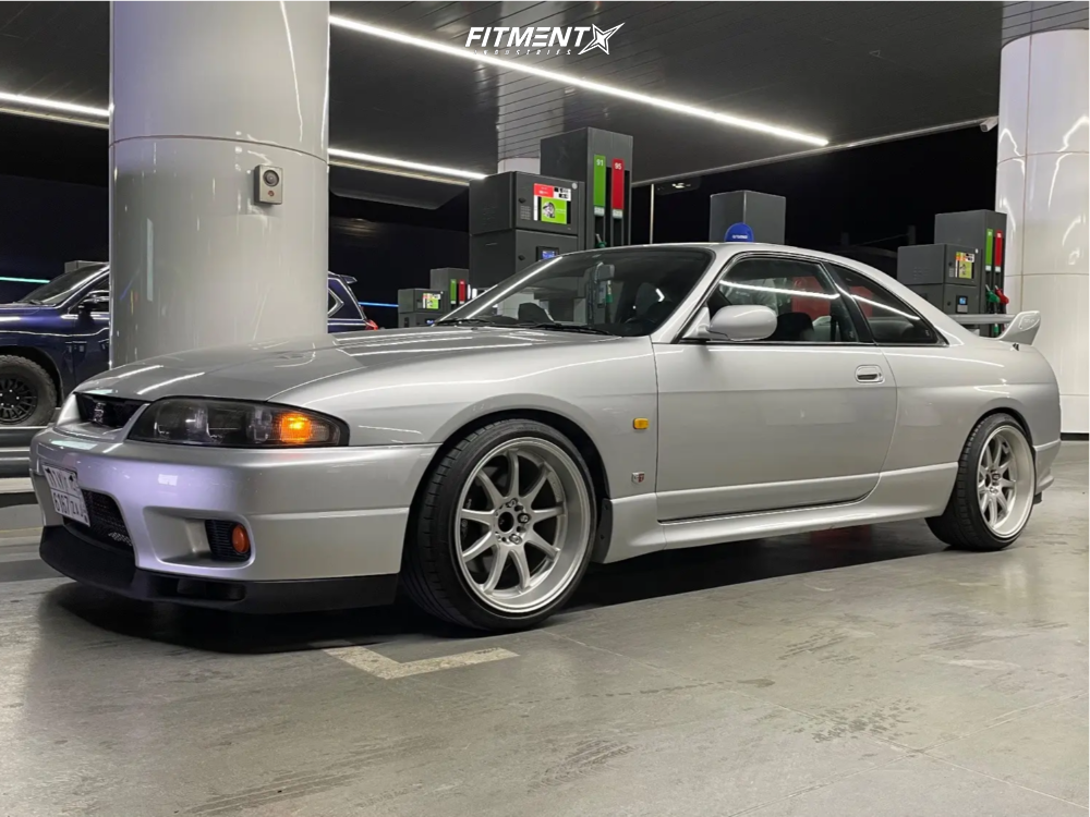 1995 Nissan Skyline GT-R with 18x10 Work Emotion Xd9 and Dunlop
