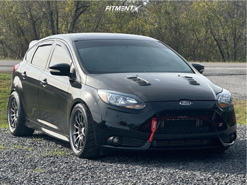 2013 Ford Focus ST with 18x9.5 Enkei NT03M and Toyo Tires 255x35