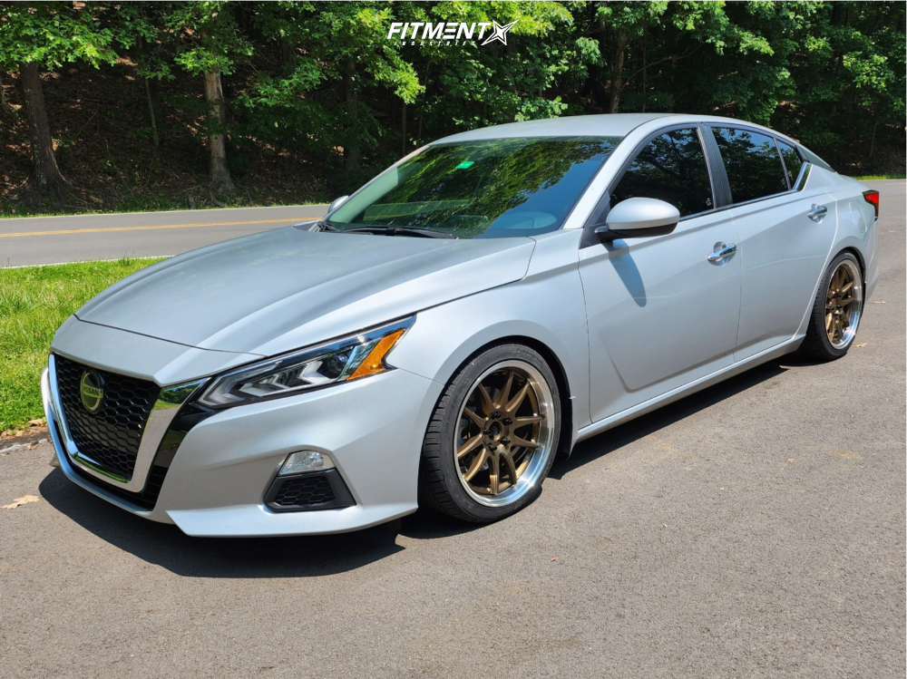 2021 Nissan Altima SV with 18x8.5 Aodhan Ds02 and Fullway 225x40