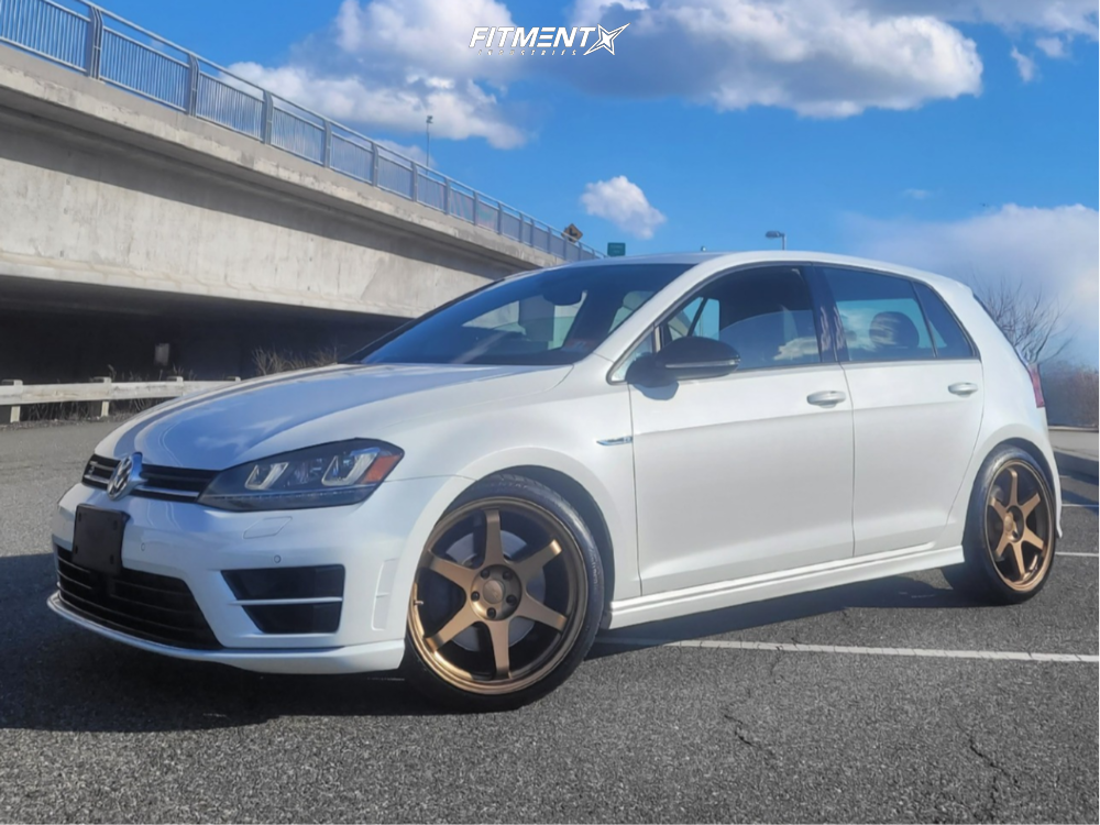 2017 Volkswagen Golf R Base with 19x8.5 9SiX9 Six-1 and